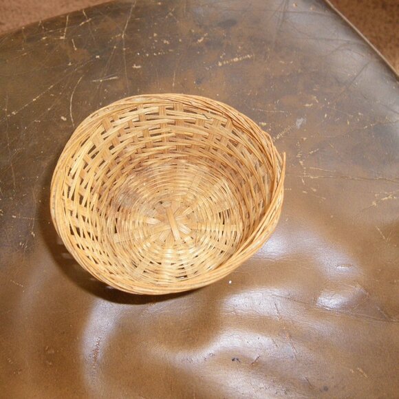 Vintage Miniature Handwoven Wicker Trinket Basket - Picture 2 of 2